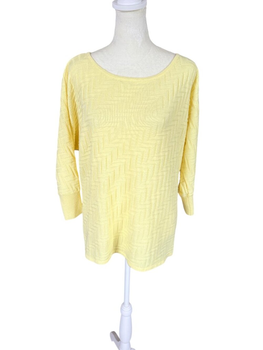 New York & Company yellow 3/4 sleeve textured pullover stretchy sweater size M